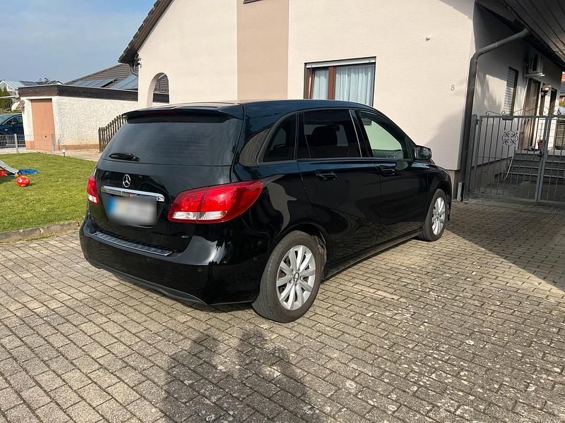 Gebraucht Mercedes B200 136 PS (100 kW) 2015 Schwarz Van / Kleinbus