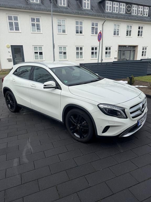 Gebraucht Mercedes GLA180 Style 122 PS (89 kW) 2017 Weiß SUV