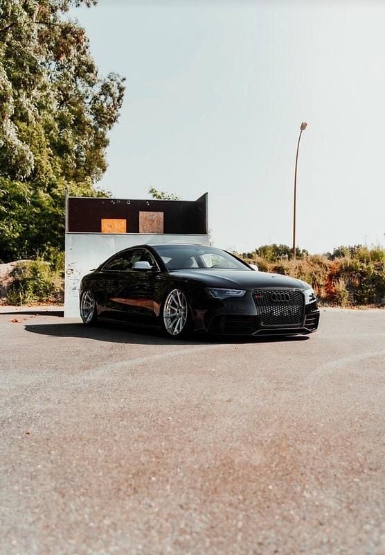 Schwarz Gebraucht 2010 Audi RS5 Design Coupé | 29.990 € (Etwas zu teuer) - Bild 1/4