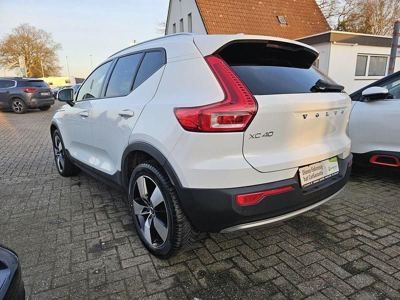 Gebraucht Volvo XC40 Momentum 163 PS (119 kW) 2021 Weiß SUV