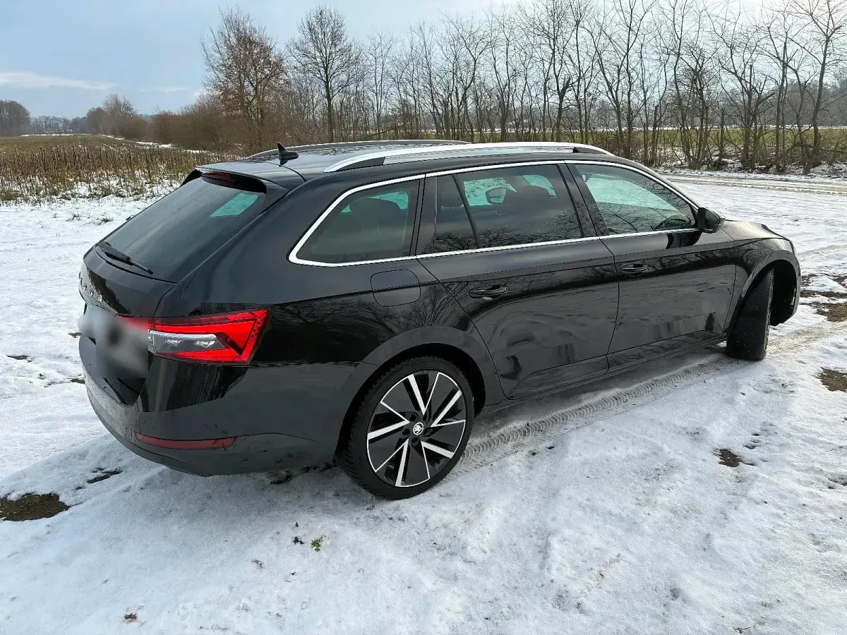 Gebraucht Skoda Superb Style 150 PS (110 kW) 2023 Schwarz Kombi