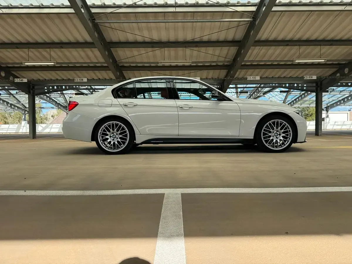 Gebraucht BMW 330 M Performance 253 PS (186 kW) 2018 Weiß Limousine