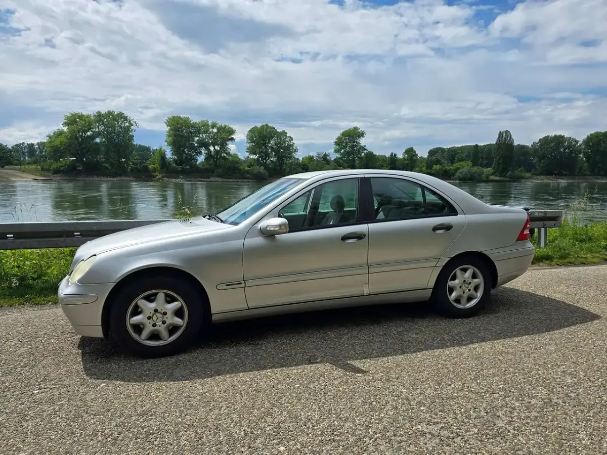 Gebraucht Mercedes C200 Classic 163 PS (119 kW) 2000 Silber Limousine