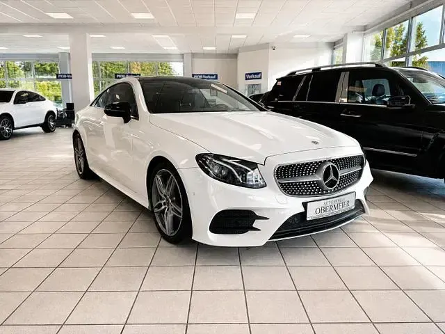 Gebraucht Mercedes E220 AMG 194 PS (142 kW) 2019 Weiß Coupé