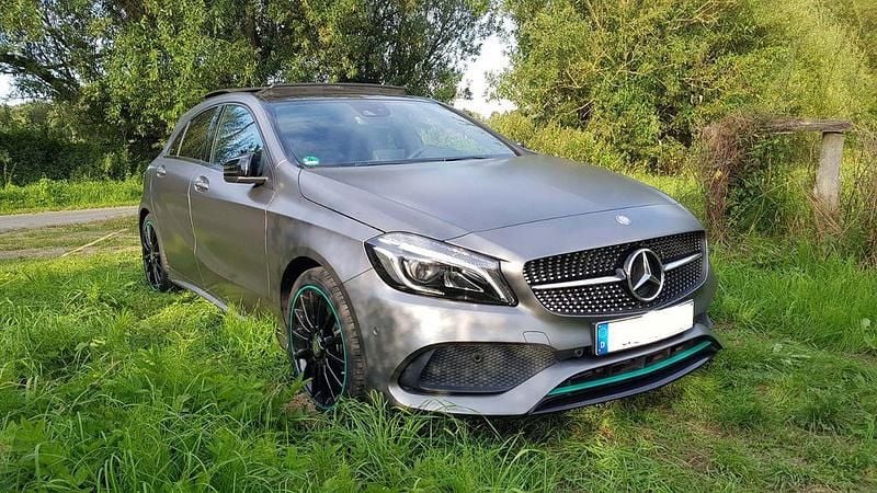Grau Gebraucht 2015 Mercedes A250 Motorsport Edition Limousine | 19.999 € (Fairer Preis) - Bild 1/4