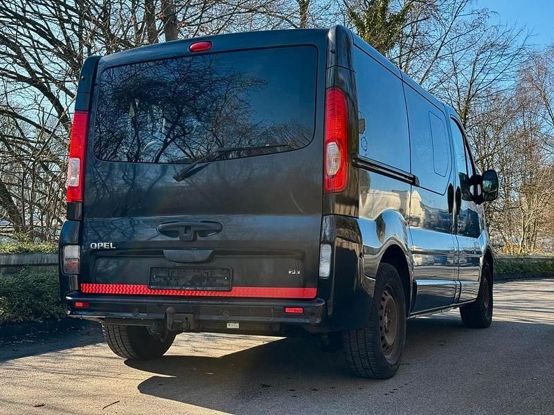 Gebraucht Opel Vivaro Cosmo 114 PS (83 kW) 2013 Schwarz Van / Kleinbus