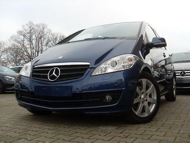 Gebraucht Mercedes A160 95 PS (69 kW) 2011 Blau Limousine