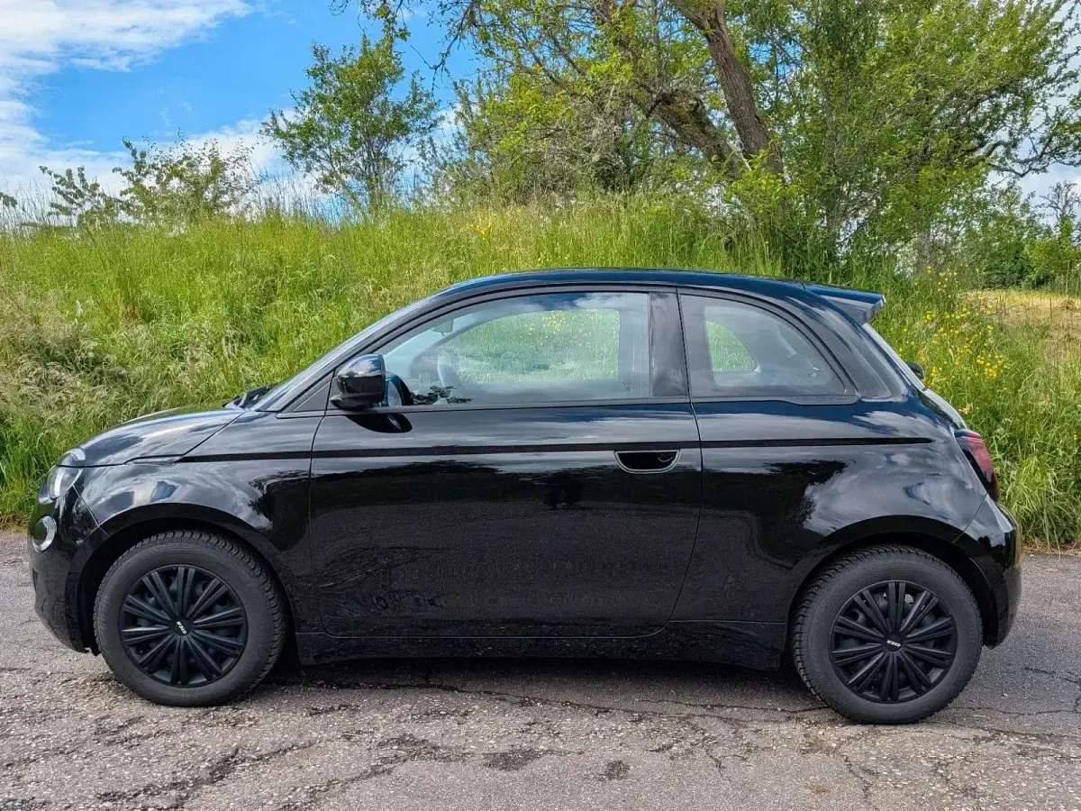 Gebraucht Fiat 500e Action 69 kW (95 PS) 2022 Schwarz Limousine