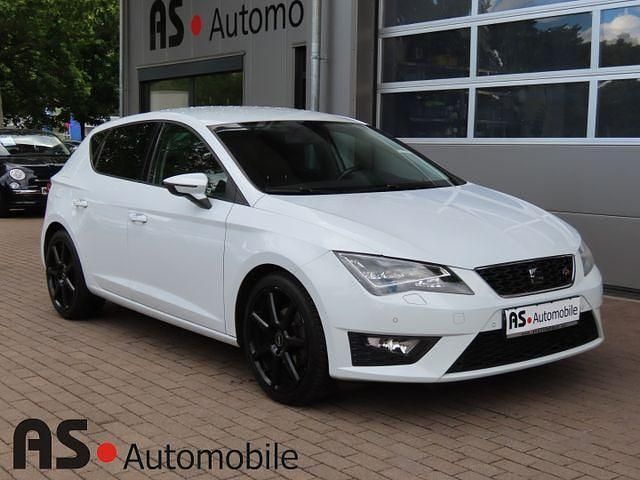 Weiß Gebraucht 2015 Seat Leon FR Limousine | 10.990 € (Fairer Preis) - Bild 1/4