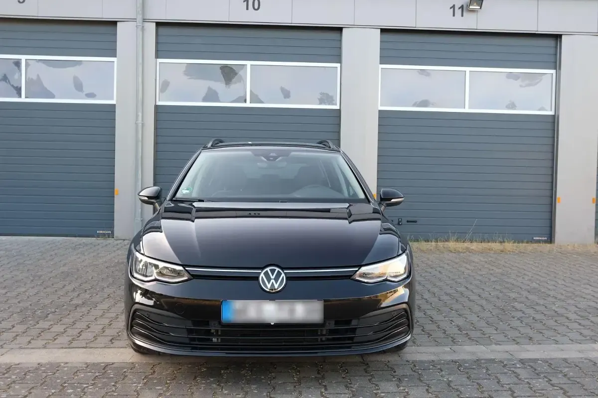 Gebraucht VW Golf VIII Life 150 PS (110 kW) 2023 Schwarz Kombi