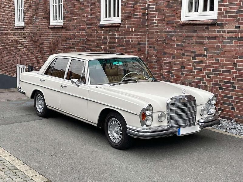 Weiß Gebraucht 1966 Mercedes W108 SE Limousine | 16.900 € - Bild 1/4