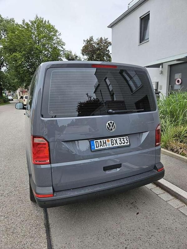 Gebraucht VW Caravelle 150 PS (110 kW) 2018 Grau Van / Kleinbus