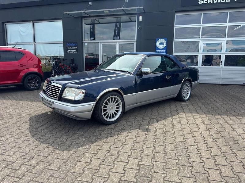 Blau Gebraucht 1996 Mercedes E200 Sportline Cabrio | 22.900 € - Bild 1/4