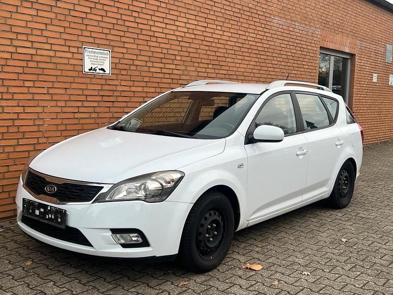 Weiß Gebraucht 2012 Kia Ceed Kleinwagen | 3.590 € (Superpreis) - Bild 1/4