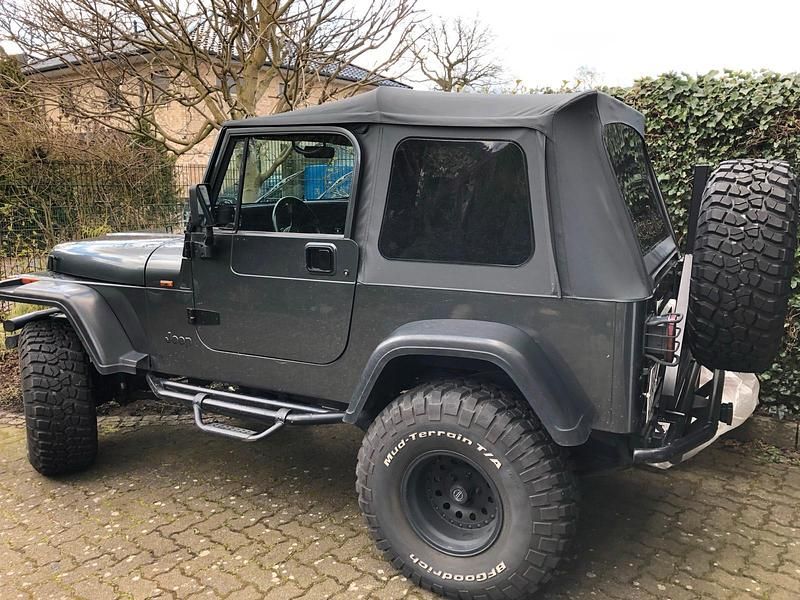 Grau Gebraucht 1993 Jeep Wrangler SUV | 25.550 € - Bild 1/4