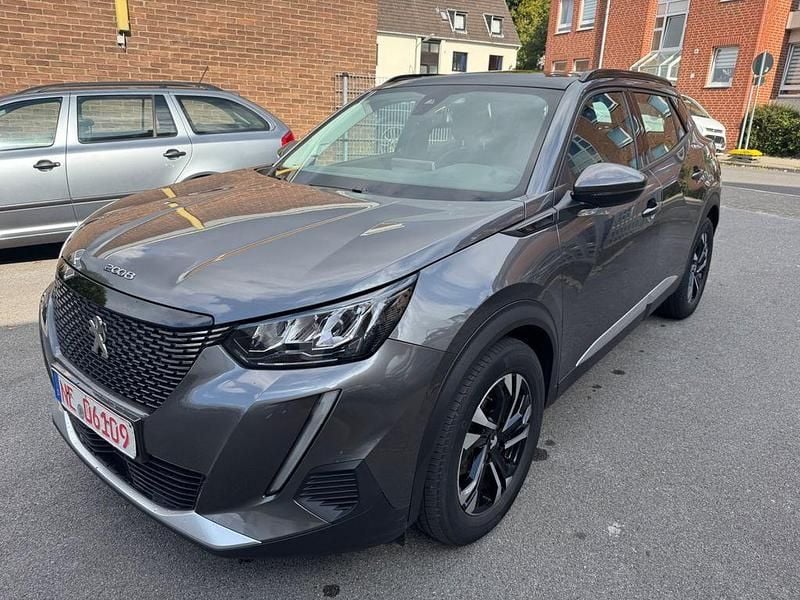 Lackierung platiniumgrau Gebraucht 2020 Peugeot 2008 Allure SUV | 13.990 € (Teuer) - Bild 1/4
