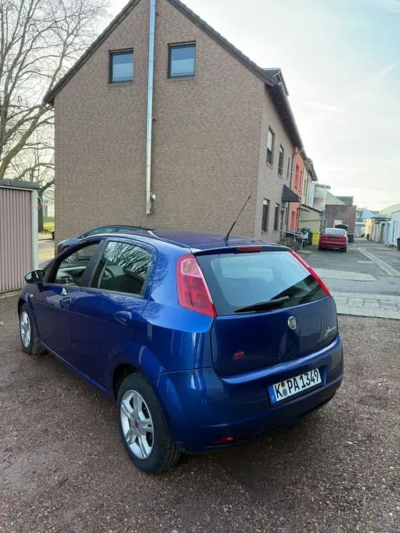 Gebraucht Fiat Punto Dynamic 77 PS (56 kW) 2009 Blau Kleinwagen