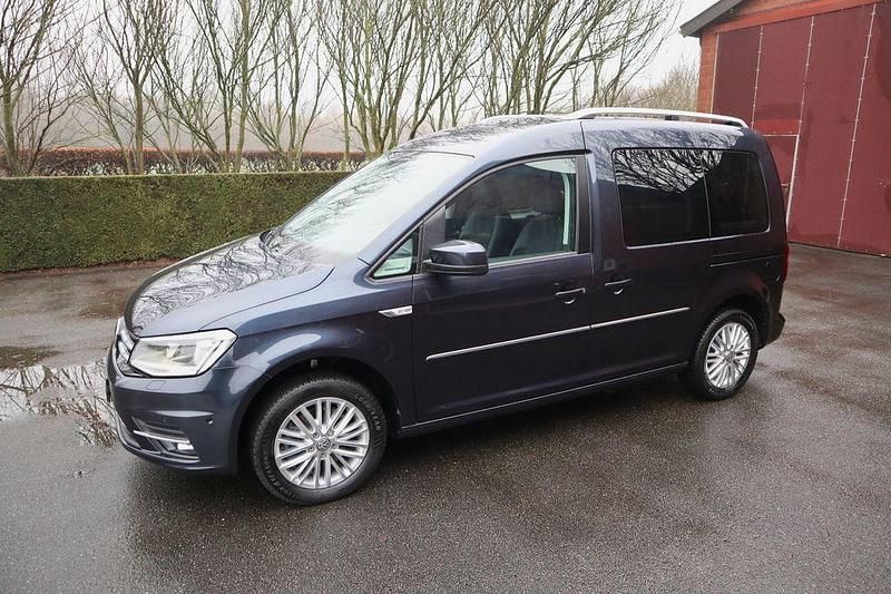 Gebraucht VW Caddy Highline 125 PS (91 kW) 2016 Starlight blue metallic Van / Kleinbus