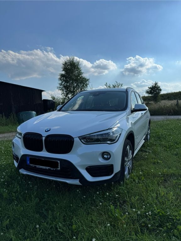 Weiß Gebraucht 2017 BMW X1 Sport Line SUV | 18.499 € (Fairer Preis) - Bild 1/4