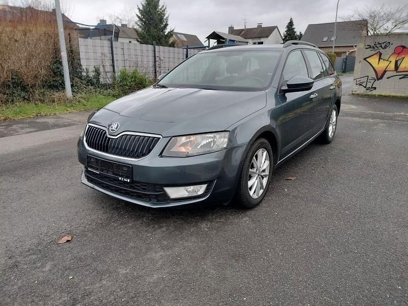 Grau Gebraucht 2016 Skoda Octavia Ambition Kombi | 8.900 € (Superpreis) - Bild 1/4