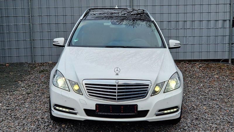 Gebraucht Mercedes E200 184 PS (135 kW) 2012 Weiß Kombi