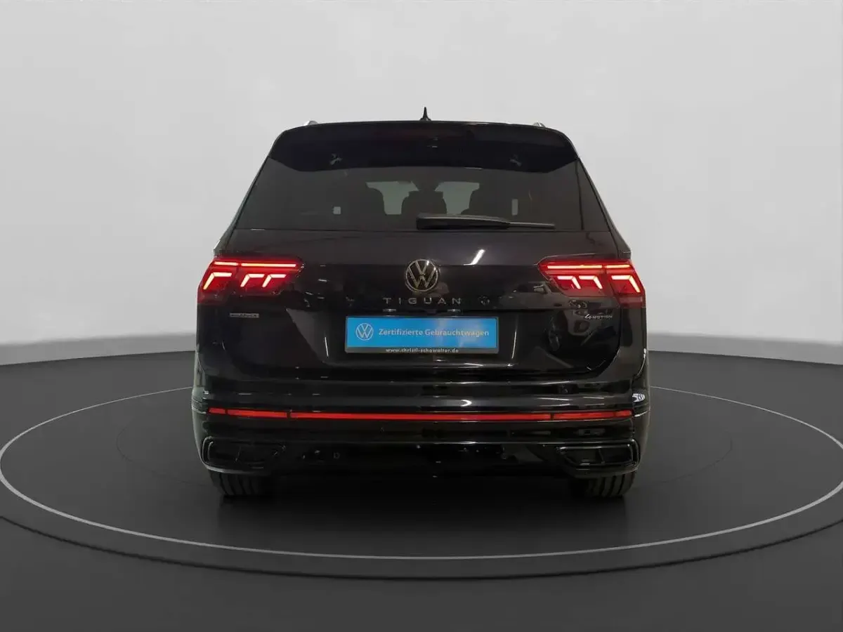 Gebraucht VW Tiguan Allspace R-line 245 PS (180 kW) 2022 Deep black perleffekt SUV