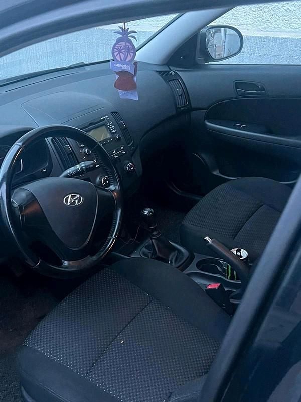 Gebraucht Hyundai i30 109 PS (80 kW) 2010 Schwarz Kleinwagen