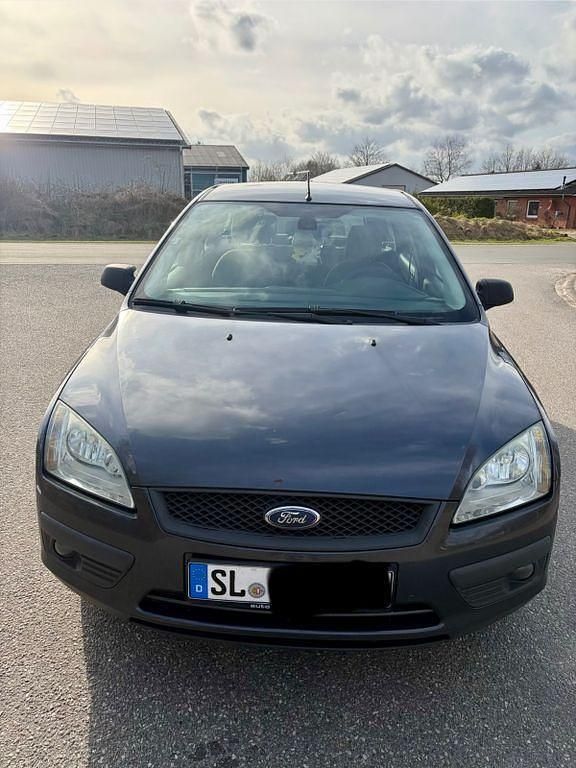 Gebraucht Ford Focus Ambiente 101 PS (74 kW) 2006 Grau Limousine