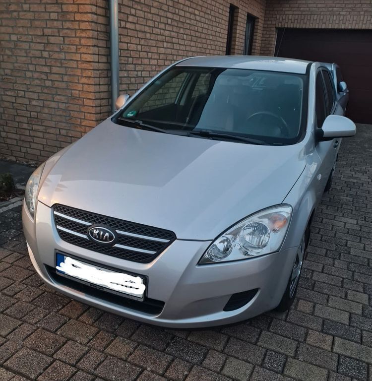 Silber Gebraucht 2009 Kia Ceed EX Limousine | 1.400 € (Fairer Preis) - Bild 1/4