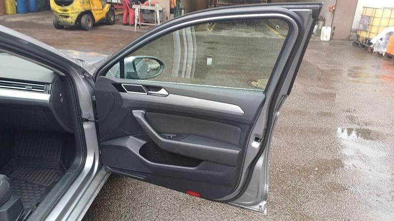 Gebraucht VW Passat Business 200 PS (147 kW) 2021 Pyritsilber metallic Kombi