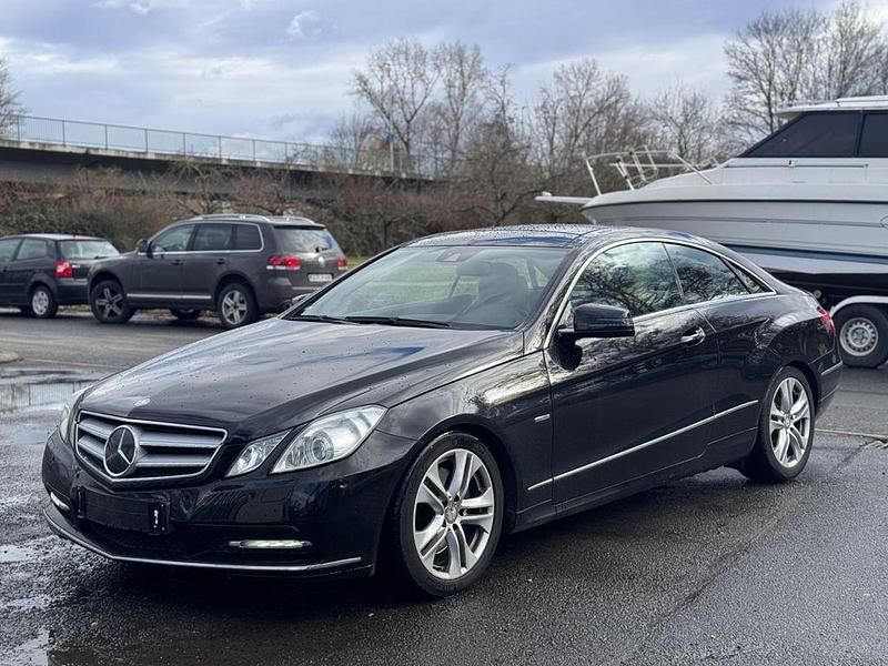 Gebraucht Mercedes E350 265 PS (194 kW) 2012 Schwarz Coupé