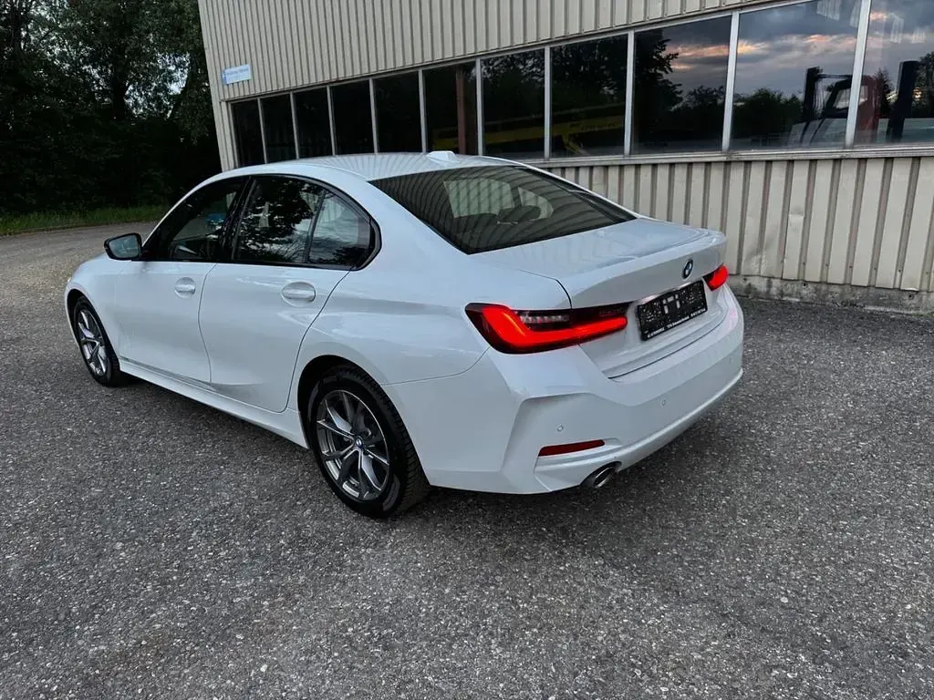 Gebraucht BMW 318 Performance 150 PS (110 kW) 2024 Weiß Limousine