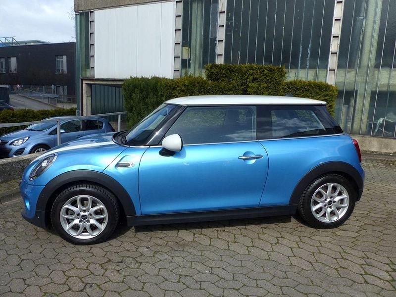 Gebraucht Mini Cooper D 116 PS (85 kW) 2018 Electric blue ii Kleinwagen