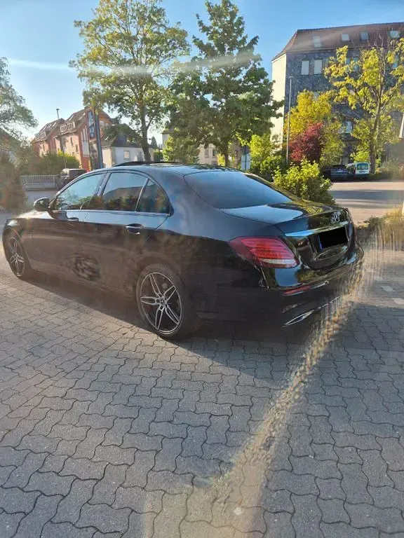 Gebraucht Mercedes E220 AMG 194 PS (142 kW) 2019 Schwarz Limousine