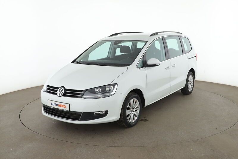 Weiß Gebraucht 2021 VW Sharan Comfortline Van / Kleinbus | 23.270 € (Superpreis) - Bild 1/4