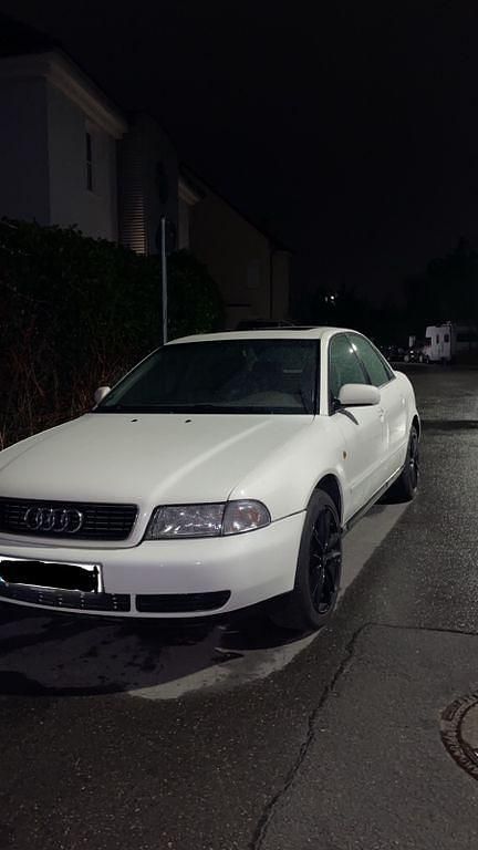 Weiß Gebraucht 1998 Audi A4 Limousine | 500 € (Superpreis) - Bild 1/4