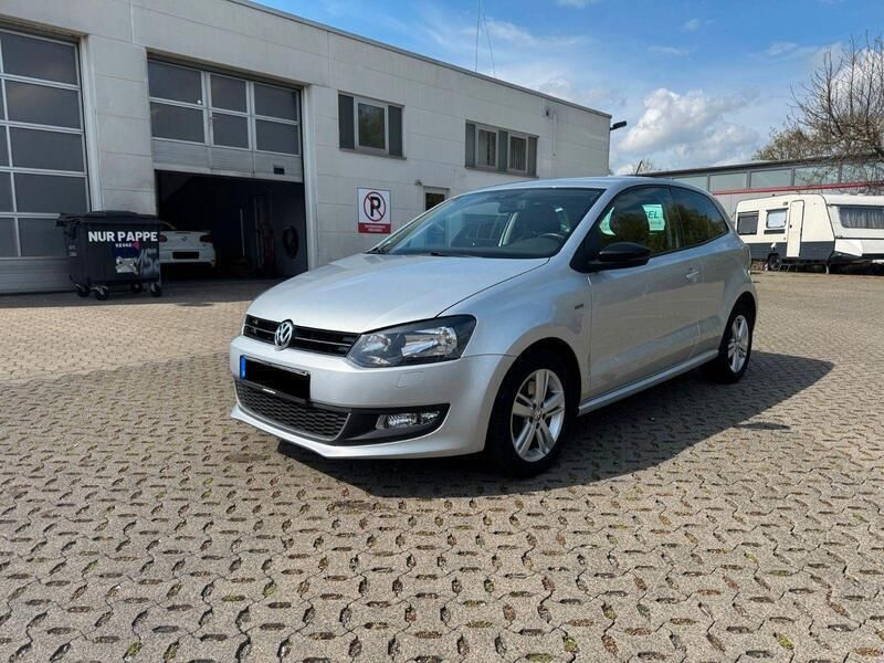 Silber Gebraucht 2013 VW Polo Match Limousine | 6.600 € (Superpreis) - Bild 1/4
