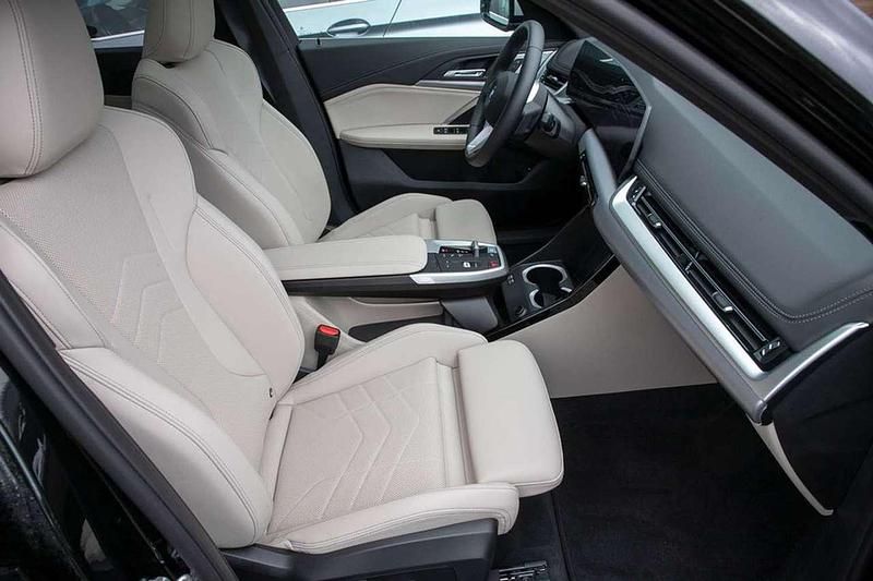 Gebraucht BMW iX1 xLine 230 kW (313 PS) 2023 Saphirschwarz metallic SUV