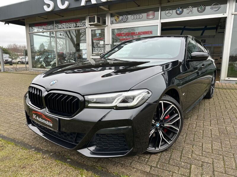Black sapphire metallic Gebraucht 2020 BMW 530e M Sport Limousine | 32.490 € - Bild 1/4