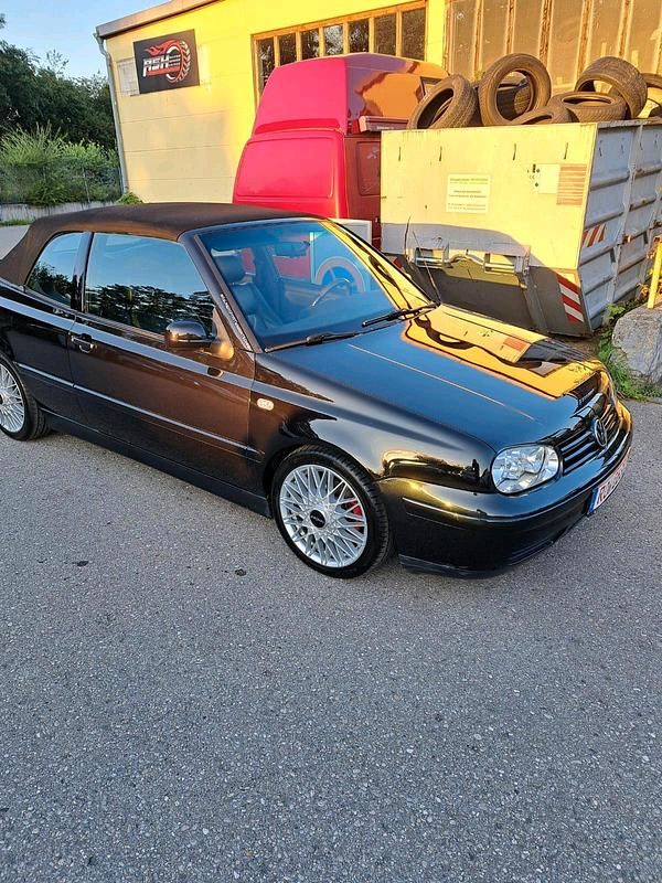 Schwarz Gebraucht 2002 VW Golf Cabriolet Cabrio | 8.900 € - Bild 1/4