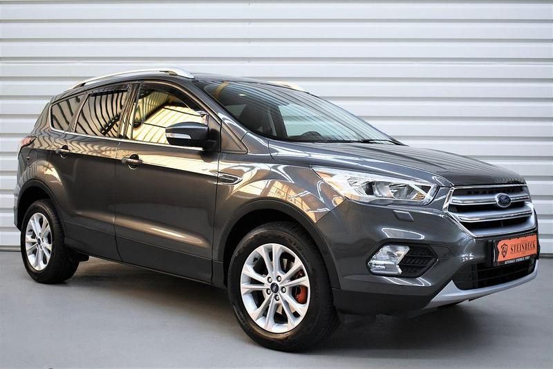 Grau Gebraucht 2017 Ford Kuga Titanium SUV | 13.990 € (Fairer Preis) - Bild 1/4