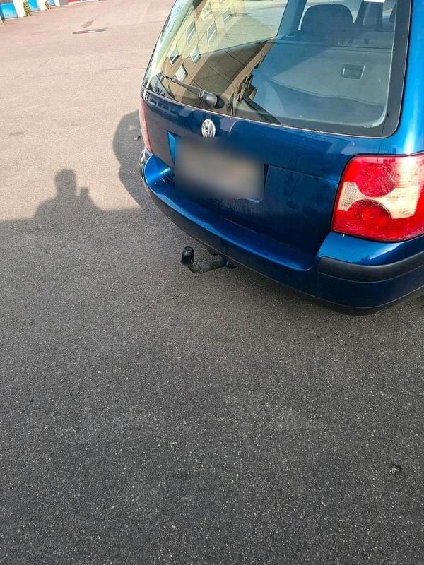 Gebraucht VW Passat 150 PS (110 kW) 2001 Blau Kombi