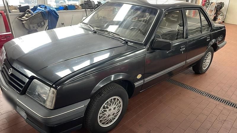 Gebraucht Opel Ascona 84 PS (61 kW) 1988 Schwarz Limousine