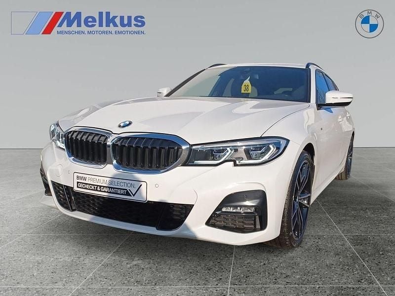 Weiß Gebraucht 2022 BMW 320 M Sport Kombi | 33.470 € (Guter Preis) - Bild 1/4