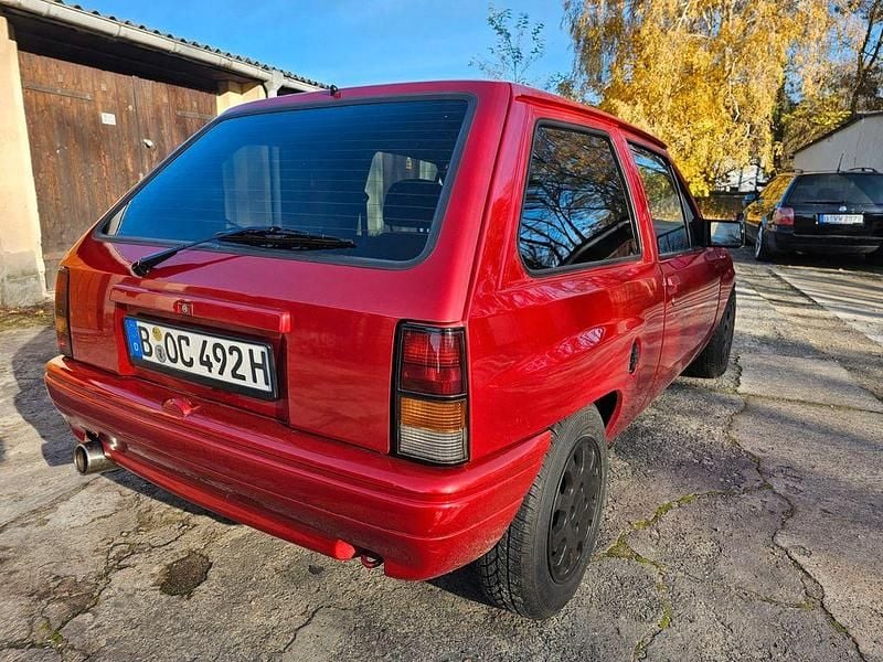 Używany Opel Corsa 60 KM (44 kW) 1992 Czerwony Hatchback
