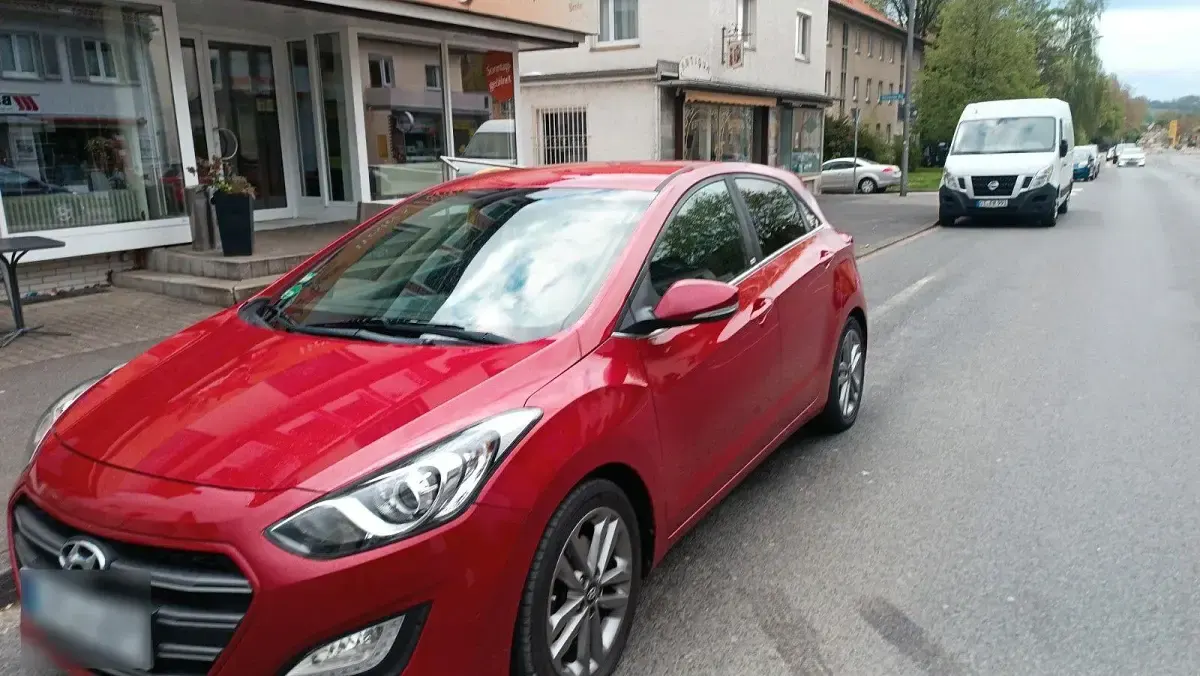 Gebraucht Hyundai i30 Passion 135 PS (99 kW) 2016 Rot Limousine