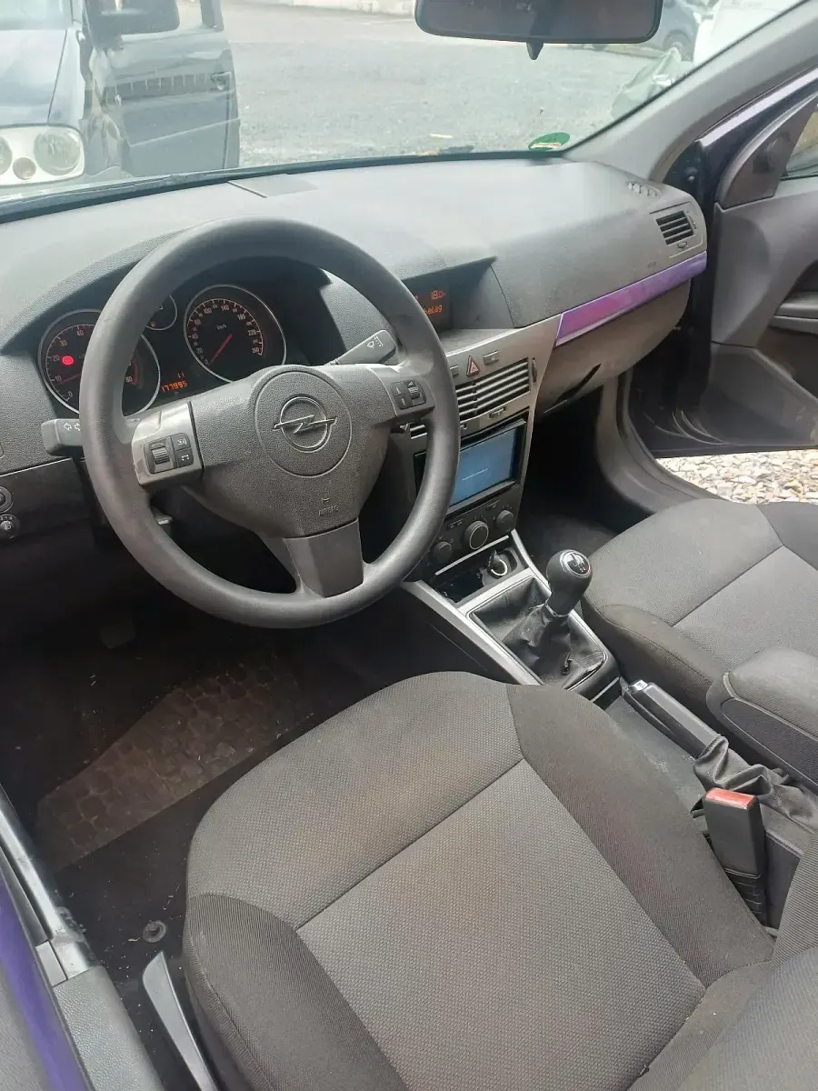 Gebraucht Opel Astra 105 PS (77 kW) 2005 Schwarz Kleinwagen