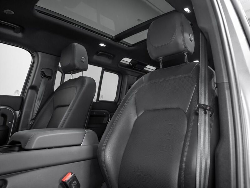 Gebraucht Land Rover Defender SE 249 PS (183 kW) 2023 Eiger grey SUV