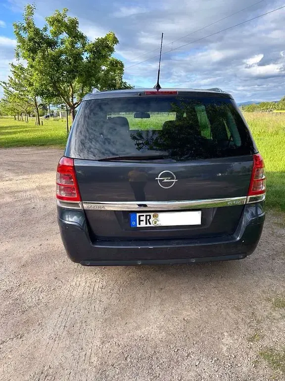 Gebraucht Opel Zafira Edition 150 PS (110 kW) 2010 Grau Van / Kleinbus