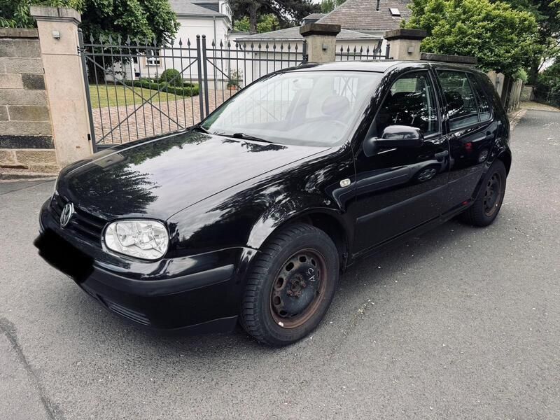 Schwarz Gebraucht 2000 VW Golf IV Kombi | 1.750 € - Bild 1/4